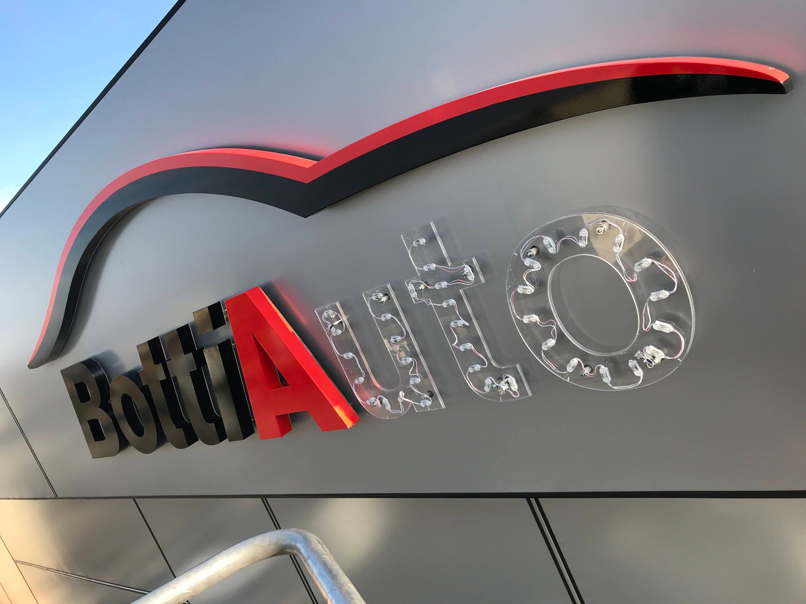 Pannello pubblicitario luminoso bifacciale